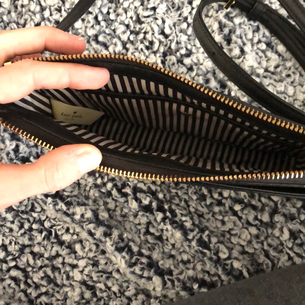 Small black Kate spade cross body - Picture 5 of 6